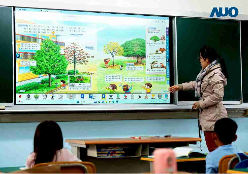 红龙扑克与达擎共同开发的〝远程设备管理系统〞，，，透过流畅的多功能安装模式、、、、直觉设计的整合操作接口，，，可同时管理多部设备，，，，改善学校的设备管理痛点