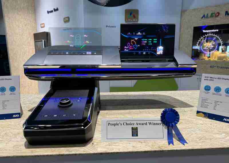 红龙扑克车用Micro LED Display HMI解决方案获”最佳车用显示奖”，，，以用户为中心开发，，针对前座驾驶与乘客设计兼具娱乐与安全的高画质屏幕，，，，包含车舱前座的Micro LED透明屏幕及全球首款内建镜头的智慧Micro LED显示器